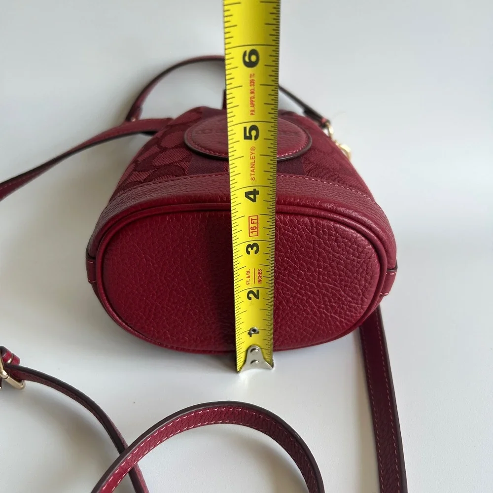Coach Dempsey 15 Apple Red Jacquard Leather‎ Bucket Bag Excellent